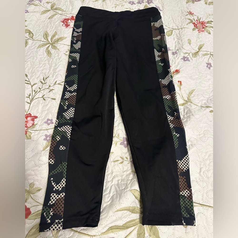 S2 Small Black and Camo Capri Leggings